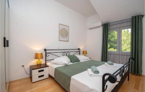 Katil atau katil-katil dalam bilik di 3 Bedroom Stunning Apartment In Prizba