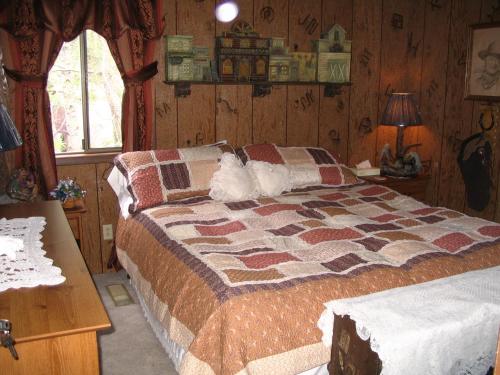 Łóżko lub łóżka w pokoju w obiekcie Lonesome Dove Ranch