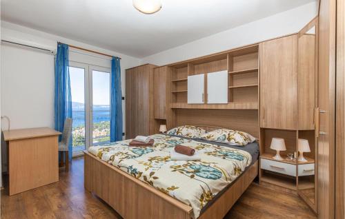 3 Bedroom Cozy Apartment In Novi Vinodolski