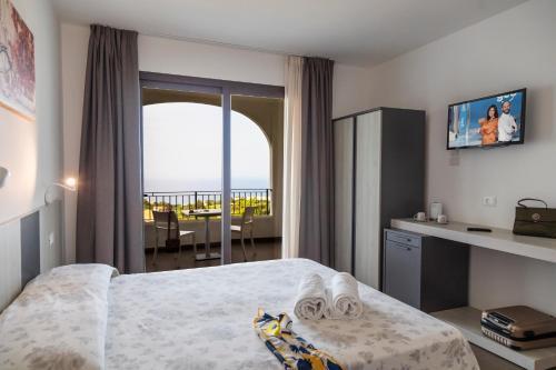Ένα ή περισσότερα κρεβάτια σε δωμάτιο στο LUZIA AGRIRESORT Amazing Nature Atmosphere