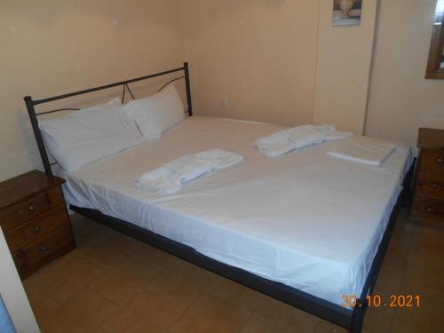 a bedroom with a bed with two towels on it at Melios Rooms in Petalidhion