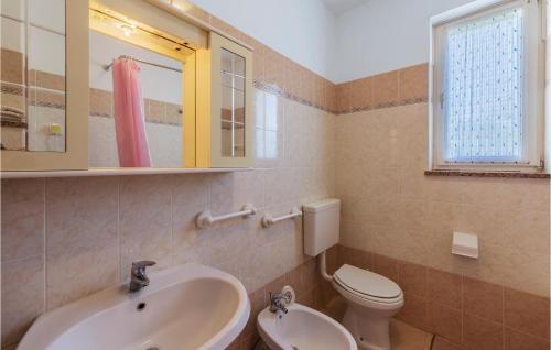 Bathroom sa Stunning Home In Labin With 2 Bedrooms