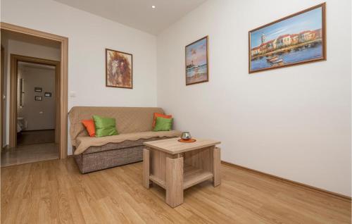 Posezení v ubytování 1 Bedroom Nice Apartment In Makarska