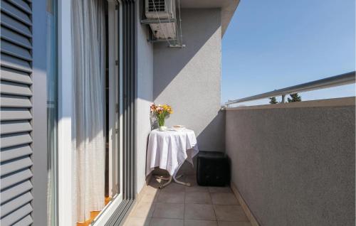 Three-Bedroom Apartment Kastel Gomilica With Sea View 04