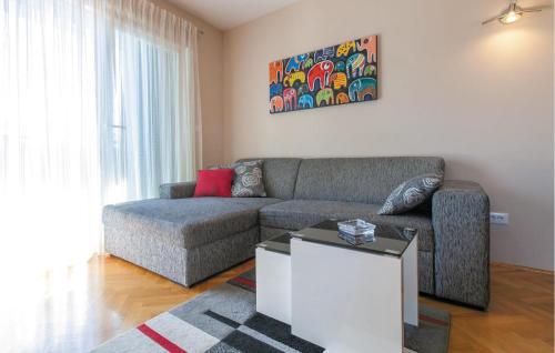Three-Bedroom Apartment Kastel Gomilica With Sea View 04
