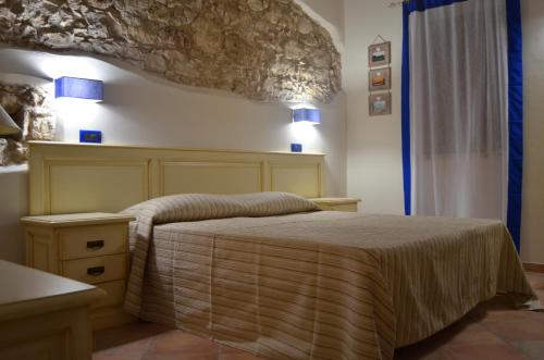 A bed or beds in a room at B&B Al Tramonto Portopalo