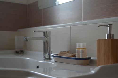 A bathroom at B&B Al Tramonto Portopalo