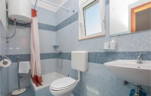 a bathroom with a toilet and a sink at Cozy Apartment In Razanj With House Sea View in Ražanj