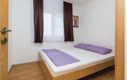 Postel nebo postele na pokoji v ubytování Nice Home In Sv,petar Na Moru With Kitchen