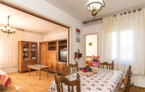 1 Bedroom Cozy Apartment In Pula