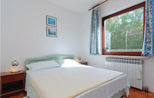 Un ou plusieurs lits dans un hébergement de l'établissement Awesome Apartment In Kraljevica With 2 Bedrooms And Wifi