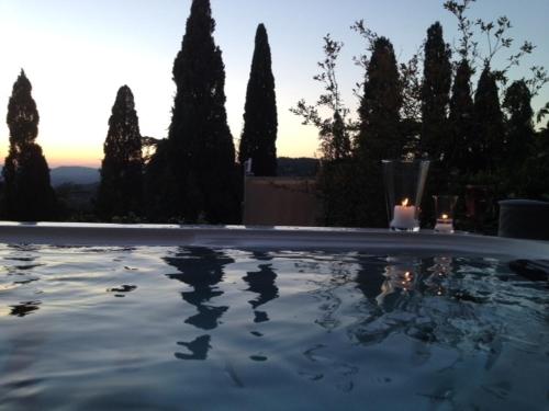 Piscina de la sau aproape de Locanda nel Cassero