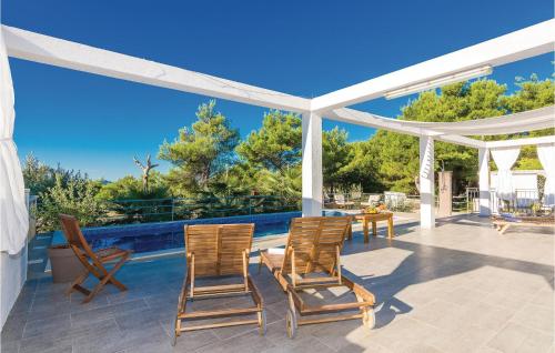 One-Bedroom Apartment In Vir