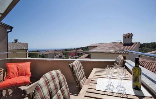 2 Bedroom Nice Apartment In Liznjan