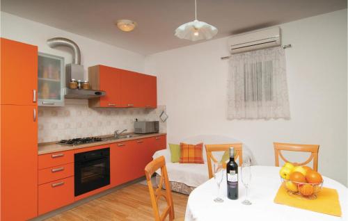 Küche/Küchenzeile in der Unterkunft Gorgeous Home In Podstrana With House Sea View