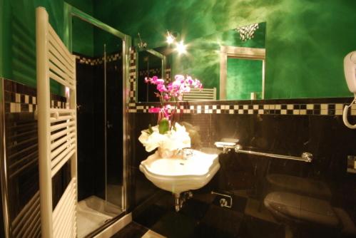 Un baño de Malö Suites