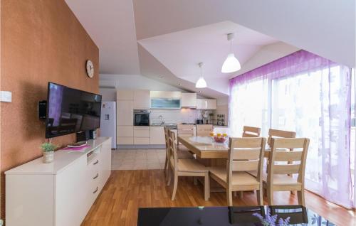 3 Bedroom Beautiful Apartment In Trogir