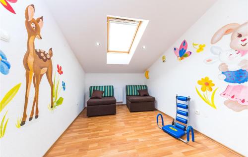 3 Bedroom Beautiful Apartment In Trogir