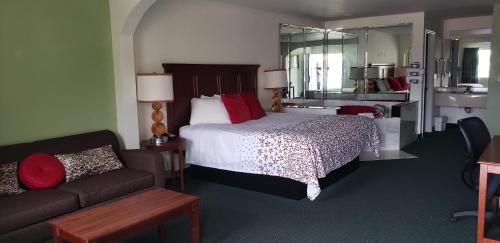 Gallery image of Garden inn & suites pine Mountain in Pine Mountain