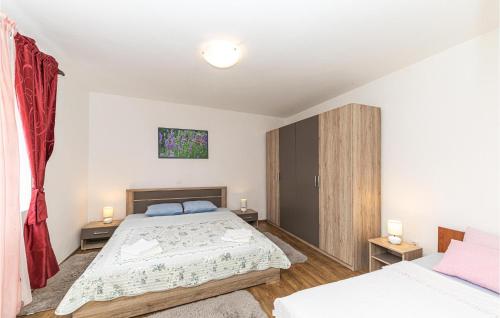 Postel nebo postele na pokoji v ubytování 1 Bedroom Cozy Apartment In Trogir