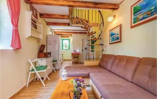 Posezení v ubytování Cozy Home In Silo With Wifi
