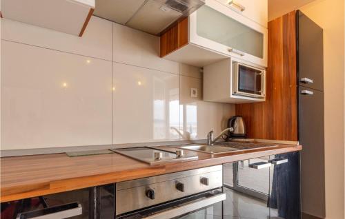 Kuchyň nebo kuchyňský kout v ubytování Apartment Jesenice With Sea View Ii