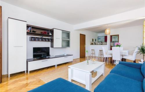 Televízia a/alebo spoločenská miestnosť v ubytovaní Holiday Home Slano 45