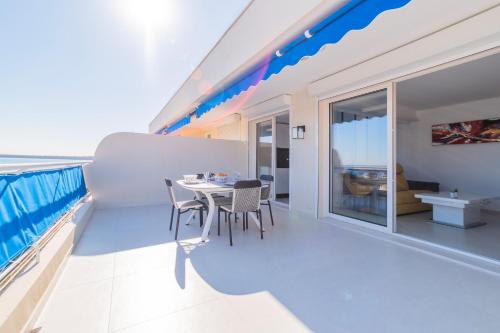 1-Br Apartment Sea View Terrace & Parking