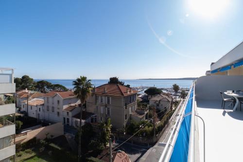 1-Br Apartment Sea View Terrace & Parking