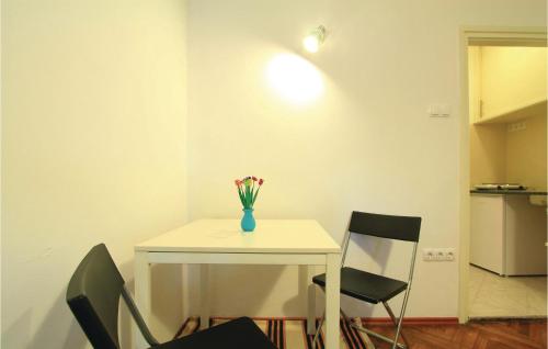 1 Bedroom Gorgeous Apartment In Pula