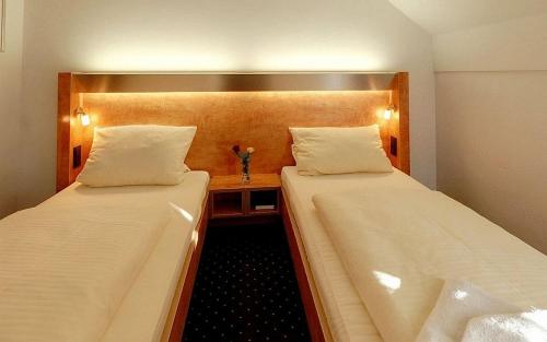 Postel nebo postele na pokoji v ubytování Hotel Gasthof Groß