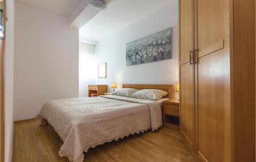 Postel nebo postele na pokoji v ubytování Stunning Apartment In Makarska With Wifi