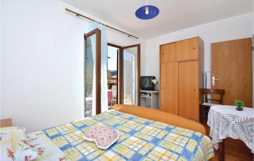 a bedroom with a bed and a room with a tv at Beautiful Apartment In Vrboska With Kitchenette in Vrboska