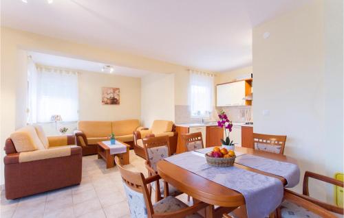 Fotografia z galérie ubytovania Beautiful Home In Palit With 4 Bedrooms And Wifi v Rabe