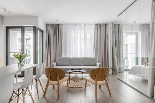 North by Urbanesq Cloud 9 D