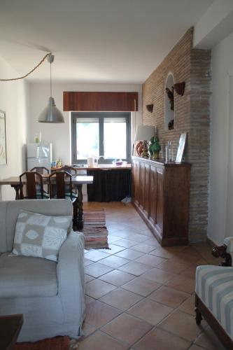 Ruang duduk di Verde Blu Lakefront Boutique Holiday Apartments Trevignano Romano
