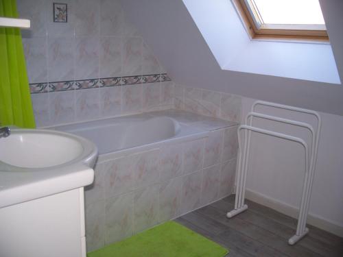 Koupelna v ubytování Gîte La Fortaiserie