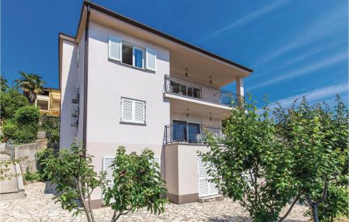 Awesome Apartment In Icici With Kitchen