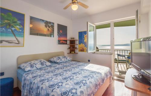 a bedroom with a bed and a view of the ocean at Stunning Apartment In Brela With Wifi in Brela