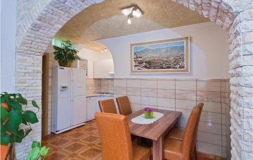 Fotografia z galérie ubytovania Lovely Apartment In Valtursko Polje With Wifi v destinácii Pula