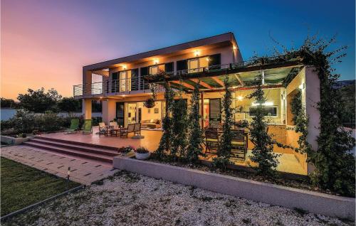 Three-Bedroom Holiday Home In Kastel Stafilic