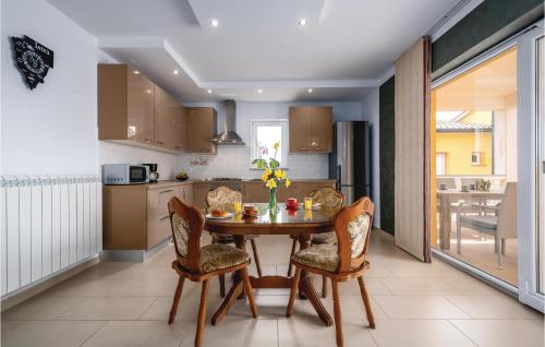 Gorgeous Home In Labin
