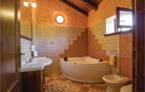 Koupelna v ubytování Gorgeous Home In Vrsar With House A Panoramic View