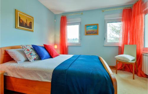 a bedroom with a bed with blue walls and red curtains at Cozy Home In Varazdin Breg With Sauna in Varaždin Breg