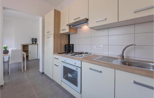 Cozy Apartment In Novigrad With Swimming Pool