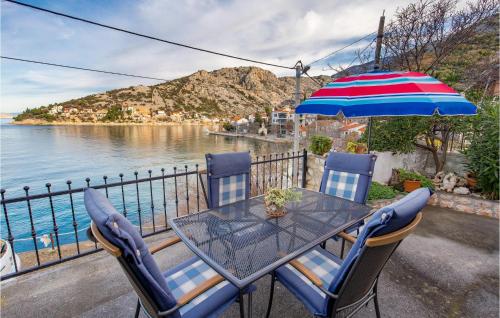 Cozy Home In Klada With Kitchen