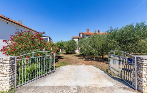 Three-Bedroom Apartment In Medulin