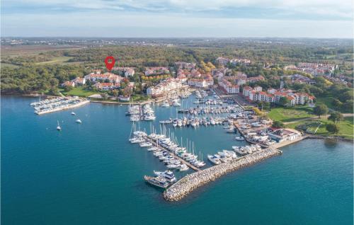 Two-Bedroom Apartment In Cervar Porat