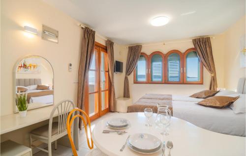 Imagen de la galería de Stunning Apartment In Okrug Donji With Kitchen, en Okrug Donji