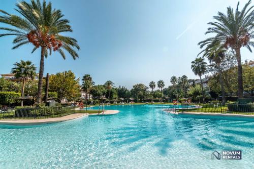 Spacious 4-BDRM Apartment w/ Pool next to Puerto Banús ...